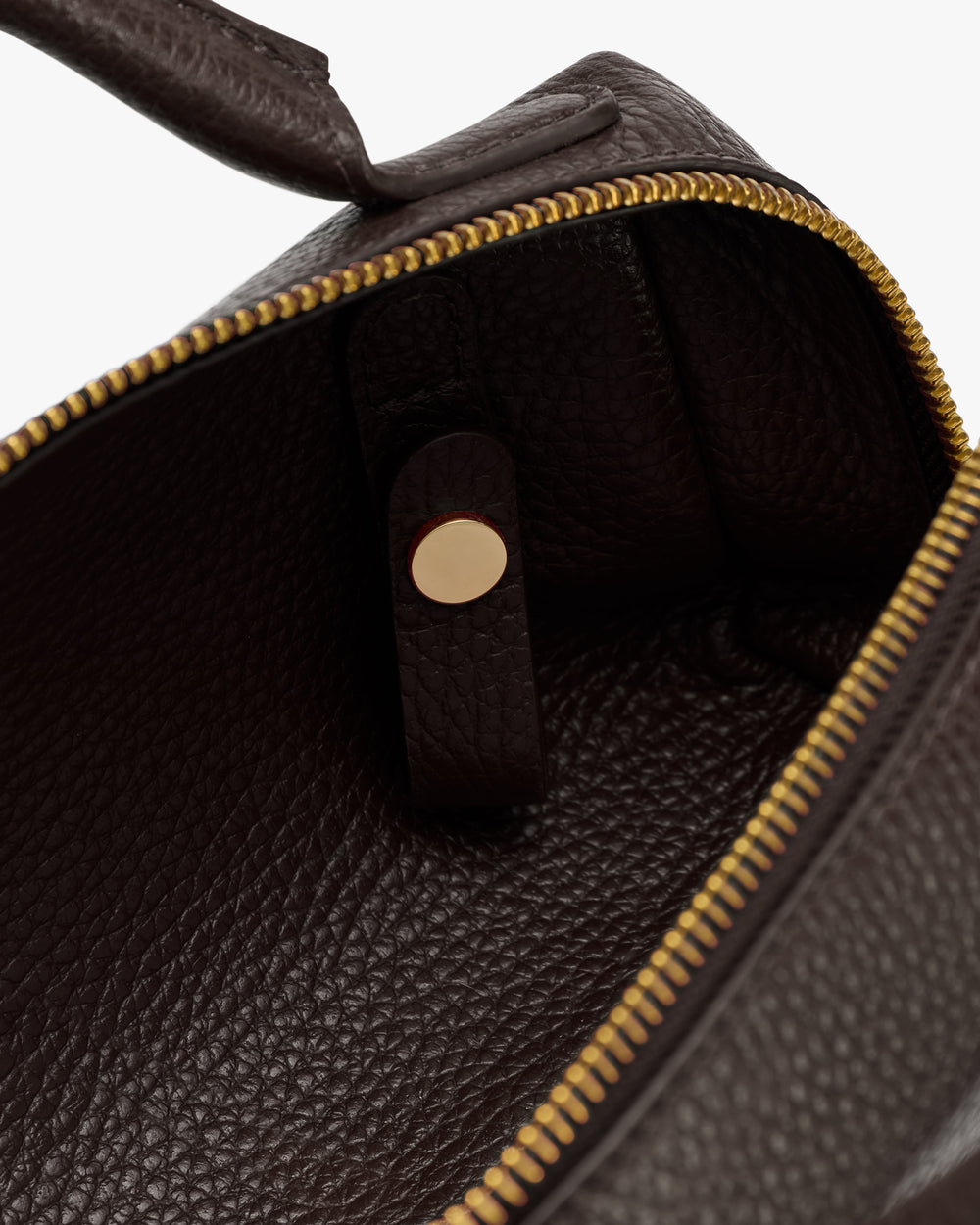 Open travel bag with zipper and button strap inside