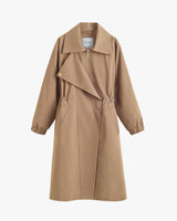 Long coat with notched lapels and front pockets.
