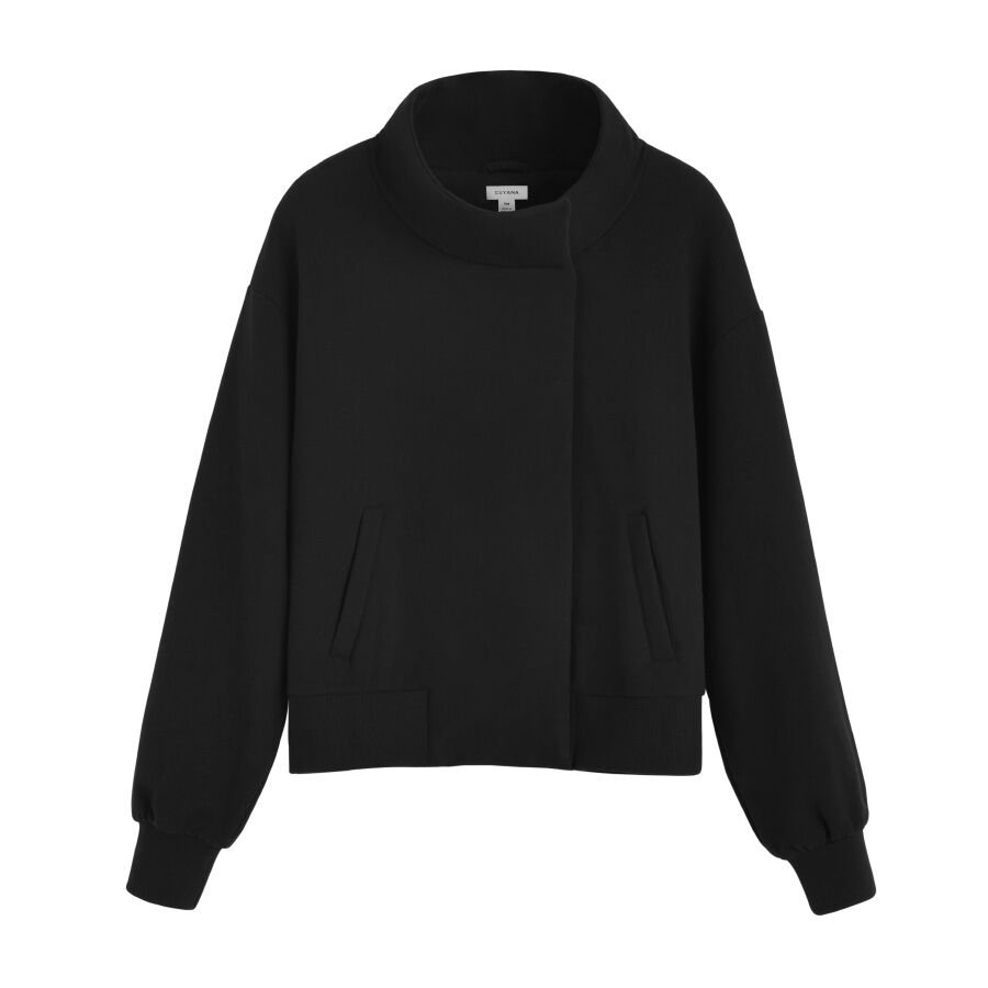 Long-sleeve jacket with collar and front pockets