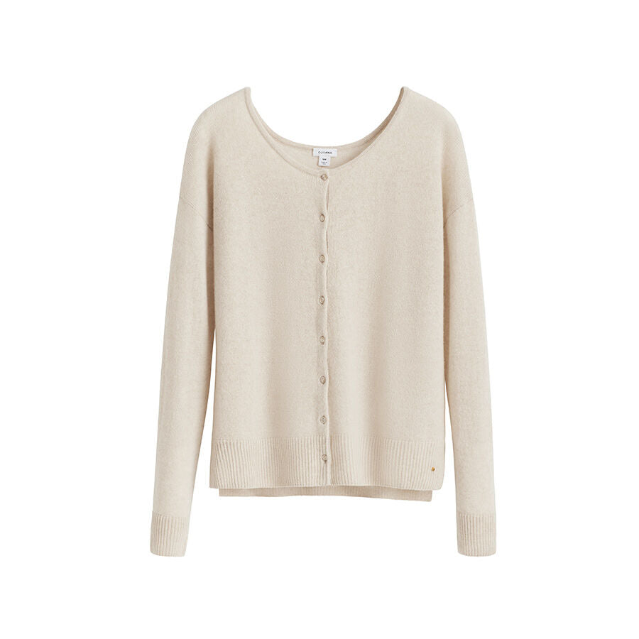 Long-sleeve cardigan with front buttons.